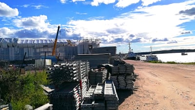 I Norra hamnen i Ekenäs byggs hyresbostäder. 