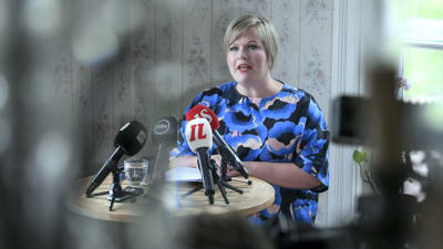 Annika Saarikko håller presskonferens 30.7.2020.