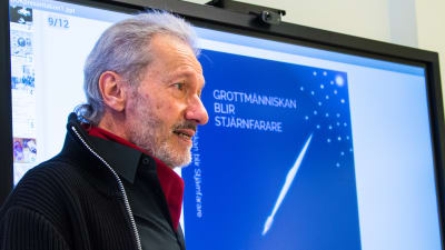 Bjarne Ismark presenterar sin bok "Grottmänniskan blir rymdfarare"