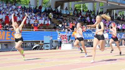 Ida-Maria Sjölund ankare, Övernäs vinner 4x100 m, Stafettkarnevalen 2018.