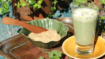 Nötsmör och en smoothie.