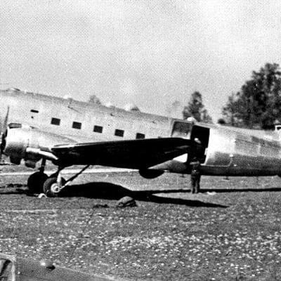 DC3-kone kuvattuna Barkabyssä  1951. Neuvostoliitto ampui koneen alas kesällä 1952.