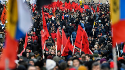 De största demonstrationerna hölls i Moskva, som syns på bilden ovan, mindre protester gick av stapeln runt hela landet. 