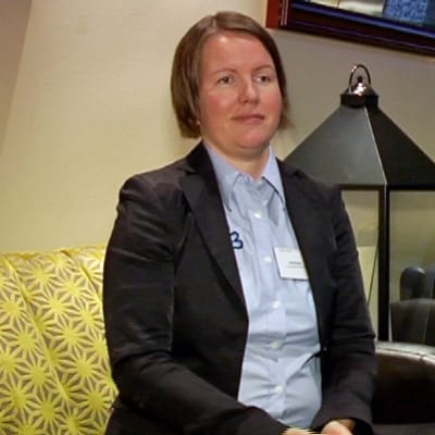 Projektikoordinaattori Ulla Sivunen haastattelukuvassa.