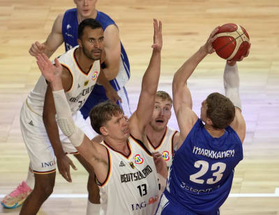 Lauri Markkanen i farten mot Tyskland.
