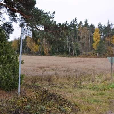 Skylt vid Munkbyvägen i Sannäs, Borgå
