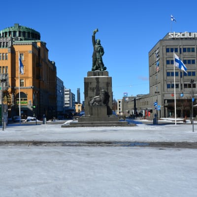 Frihetsstatyn på torget i Vasa.