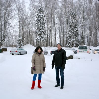 Jannica Nylander och Lasse Backman berörs av Wärtsiläs planer i Vasklot i Vasa.