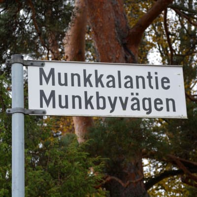 Skylt vid Munkbyvägen i Sannäs, Borgå