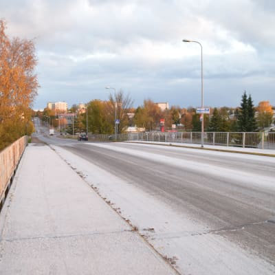 Järnvägsbron i Hangö som heter Halmstadsgatan.