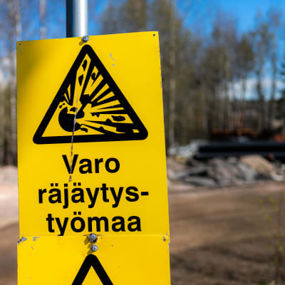 Räjäytystyömaakyltti