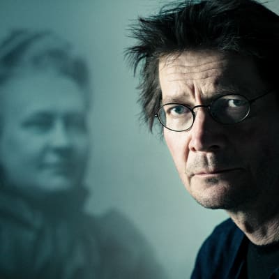 Juha Hurme, taustalla Minna Canth