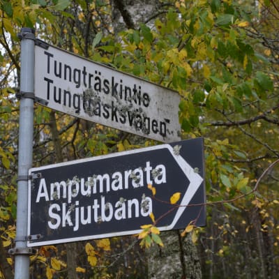 Skylt av Tungträskvägen i Sannäs i Borgå
