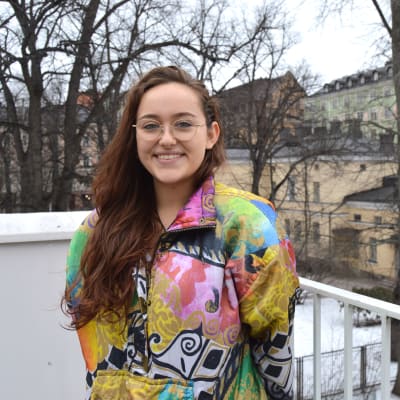 Denjah Leinson studerar vid Helsingfors universitet och har erfarenhet av att sexuella trakasserier sker på studentfesterna.