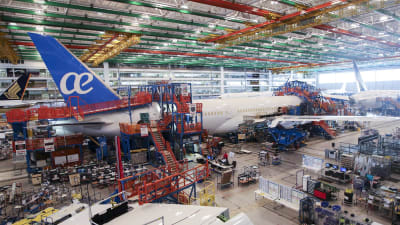Ett Boeing 787-flygplan byggs i Boeings fabrik i North Charleston, South Carolina.