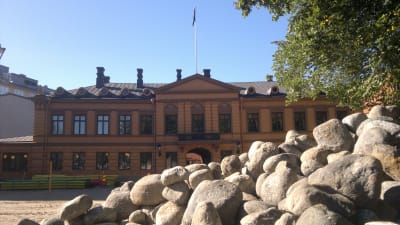 Gamla Stortorget vid Brinkalahuset får ny gatsten