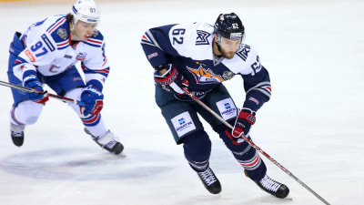 Oskar Osala med pucken