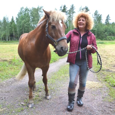 Stall Trollhorse Maria Ingström och häst