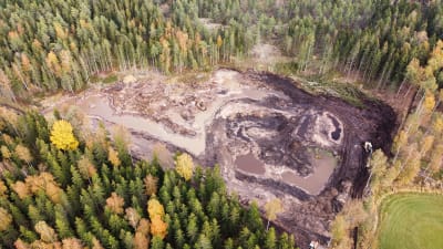 Flygbild av våtmark i Täktom i Hangö som byggs under WWF:s RANKKUprojekt för att minska utsläppen i Östersjön.