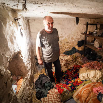 Venäläiset miehittäjät pakottivat kaksitoista ihmistä elämään tässä kellarissa yli kaksi viikkoa talvella. 