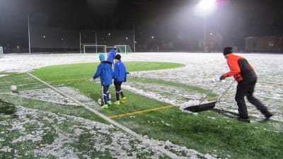 FC Futura höll snöskottningstalko på Kvarnbackens konstgräsplan i Borgå