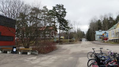 Alva Forsius grundade mödrahemmet Solhem till höger på bilden och barnabördssjukhuset, det nuvarande vandrarhemmet, invid Borgå simhall.