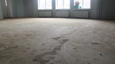 renoveringen av golven i lovisa gymnasium april 2016
