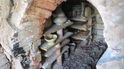Elina Sorainens klättrande keramikugn är byggd enligt en gammal kinesisk modell