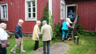 Tolkisgillet samlades till en nostalgiträff på det gamla sågområdet i Tolkis, Borgå