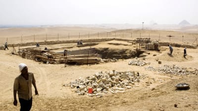 Många faraoner ligger begravda i Abu-Sir.