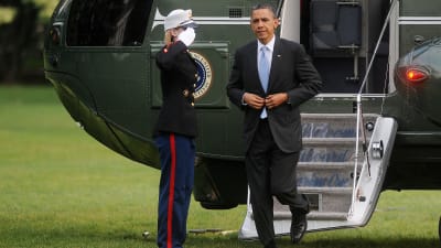 President Obama återvänder från träff med soldaterna som dödade bin laden