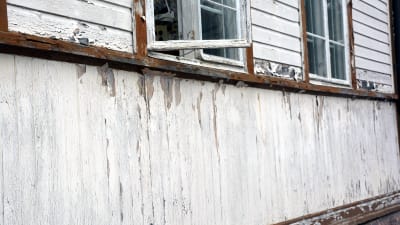 Kråkö skola är sliten och målfärgen flagar