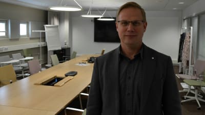 Niclas Grönholm är linjedirektör för svensk dagvård och utbildning i Helsingfors.