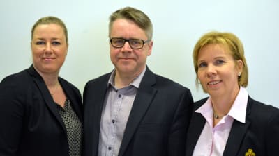 Jutta Urpilanen (SDP), Peter Östman (KD), Anna-Maja Henriksson (Sfp)