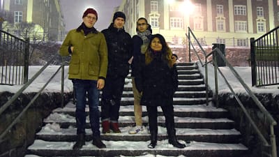 En grupp invandrare som har integrerat sig på svenska i Finland grundar föreningen svenska.fi.