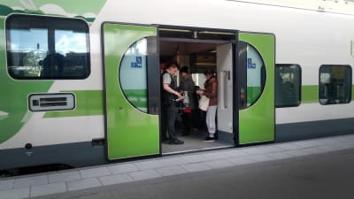 Biljettförsäljning på lokaltåg.