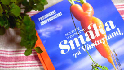 Bild på bok där det står Smaka på Vätnyland.