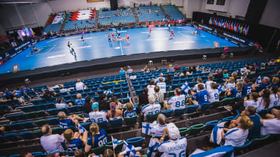 Tomma läktare i innebandy-VM i Singapore.