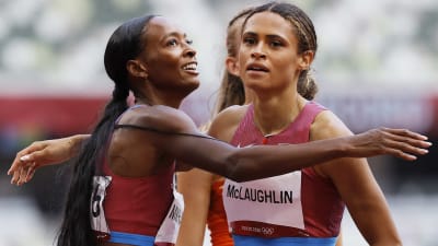 Sydney McLaughlin och Dalilah Muhammad under OS i Tokyo.