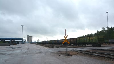 Tåg i Valkom hamn 