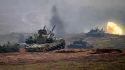 Vitryska pansarvagnar under militärövningen Zapad 2017.
