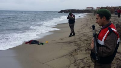 Flyktingbåt sjönk på Egeiska havet den 5 januari 2016. Elva kroppar hittades i Dikili-området som ligger söder om Ayvalik.