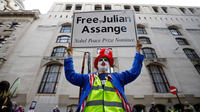 Demonstration till stöd för Julian Assange utanför domstolsbyggnaden Old Bailey i London 7.9.2020