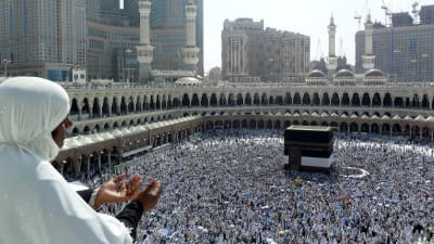 Indisk muslim ber i närheten av Kaaba