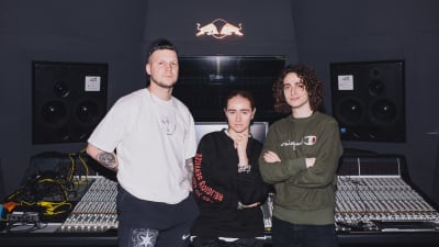 Silvana Imam och Jacob Mühlrad i en studio i Berlin. 