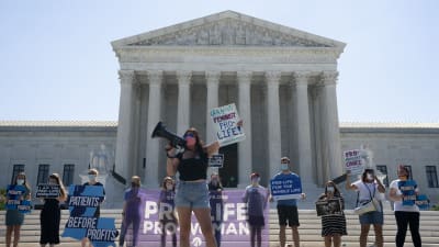 Abortmotståndare utanför Högsta domstolen i Washington.