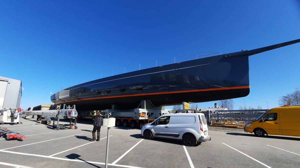 Baltic Yachts 45 meter långa segelbåt anlände till hamnen i Jakobstad