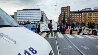 Elokapinan mielenosoitus Pitkälläsillalla