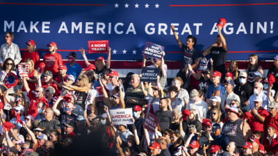Kuvassa Donald Trumpin kannattajia