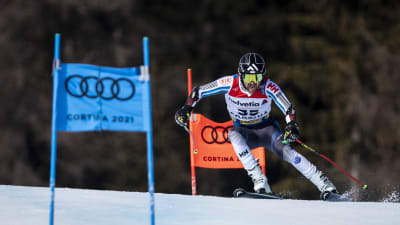 Samu Torsti mellan två portar i VM:s storslalom.